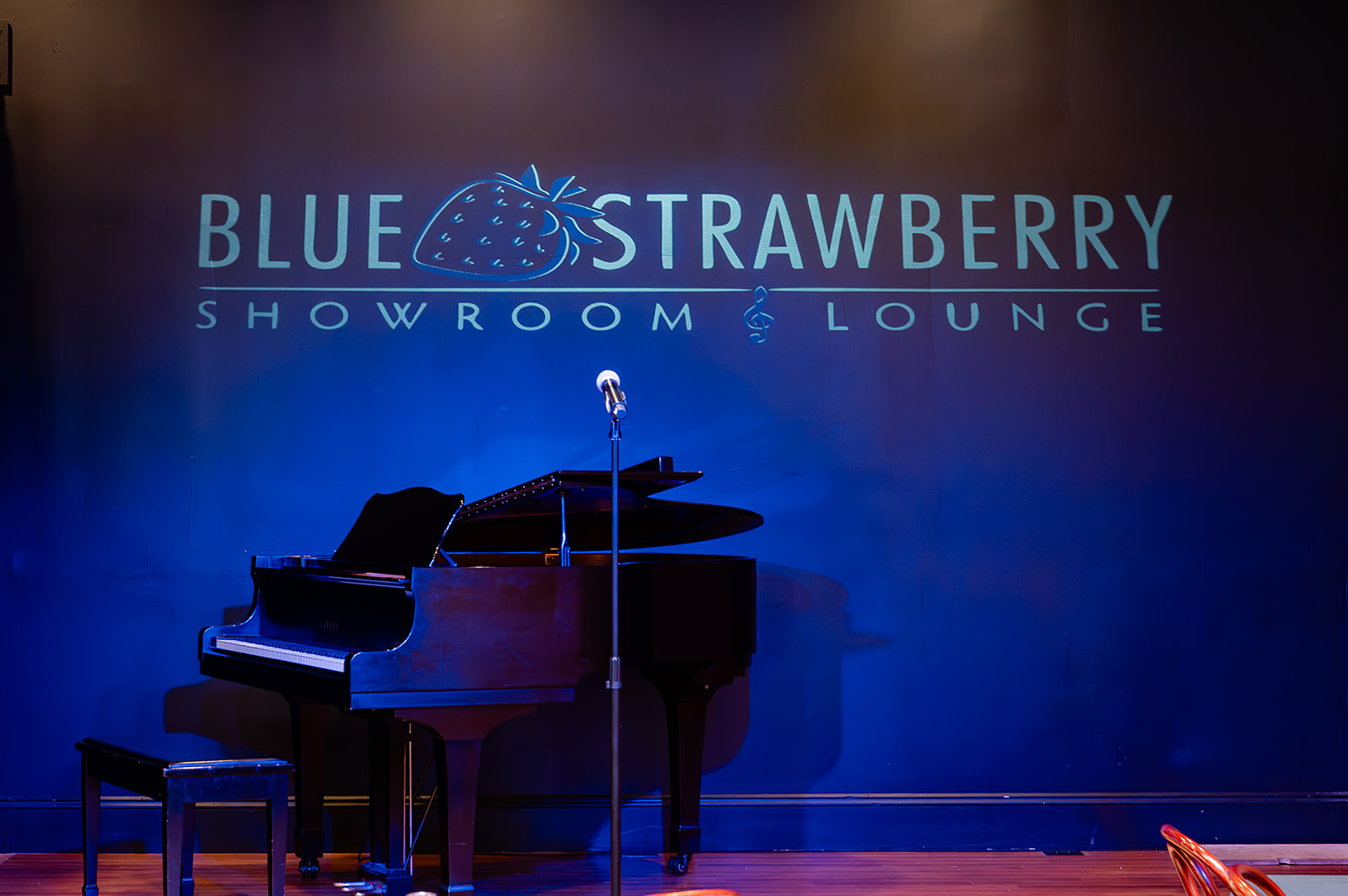 https://www.bluestrawberrystl.com/private_events/1.jpg